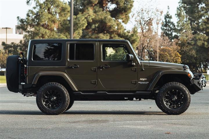 2015 Wrangler Unlimited Sahara image 3