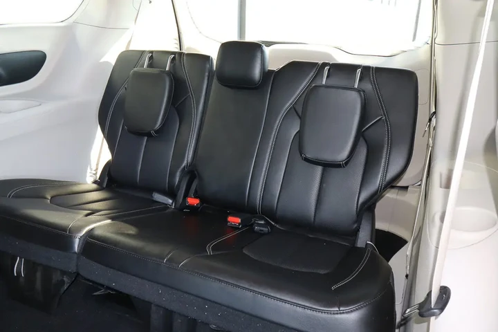 $22188 : 2023 Pacifica Touring L FWD image 9