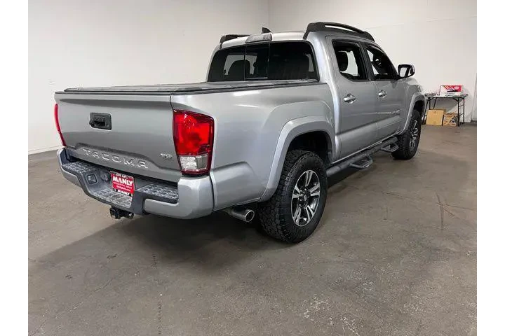 $30938 : Toyota Tacoma 2017 4x4 TRD S image 3