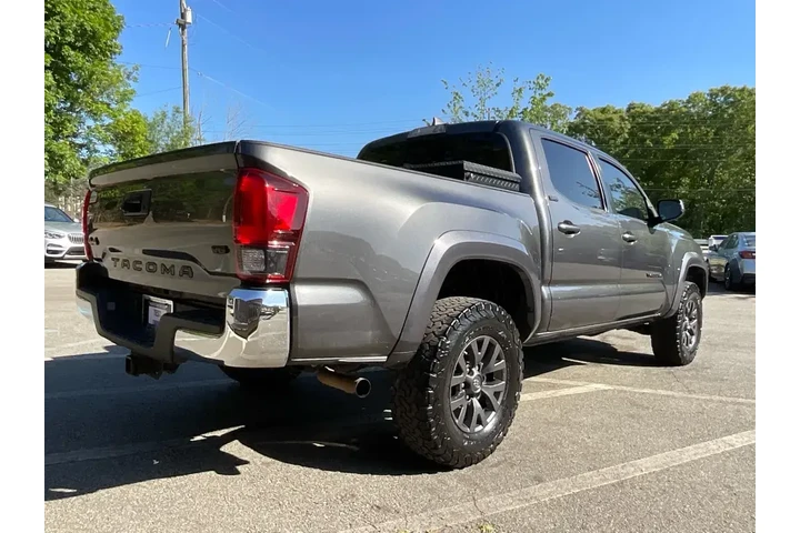 $25985 : Toyota Tacoma 2019 4x4 TRD P image 5