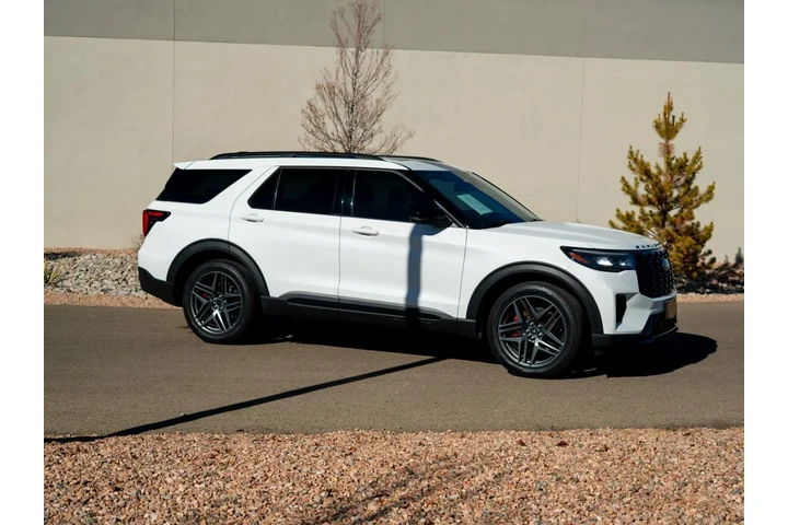 $49988 : 2025 Explorer ST image 3