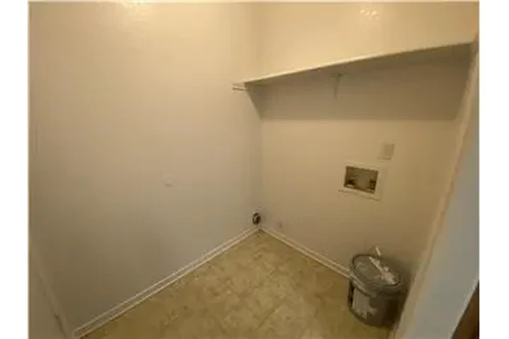 $750 : Rental property with 2 bedro image 9