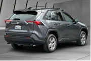 $30300 : Toyota RAV4 2024 AWD XLE 4dr thumbnail