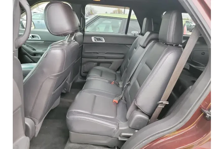 2012 Explorer XLT image 10
