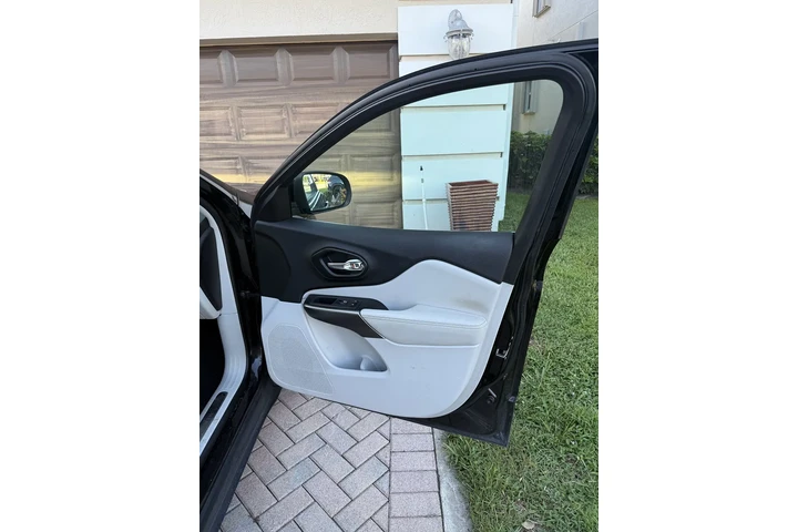 $9000 : 2019 Jeep Cherokee LTD image 7