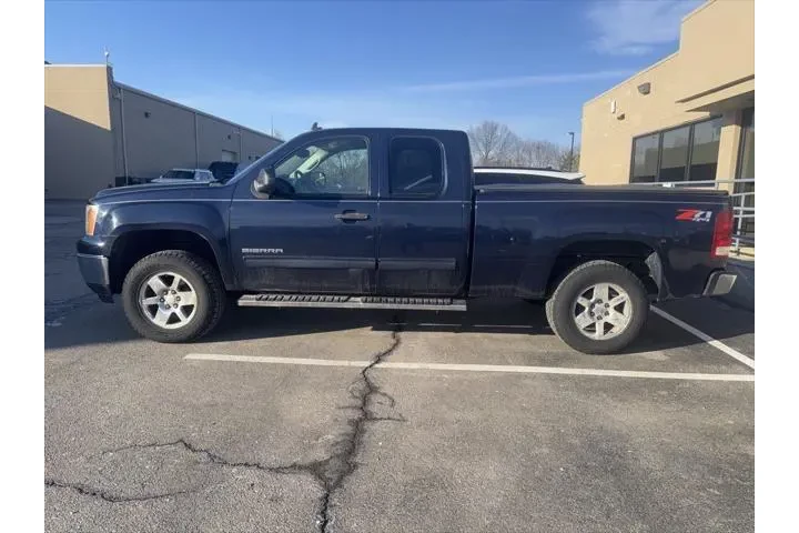 $10977 : GMC Sierra 1500 2011 4x4 SLE image 2