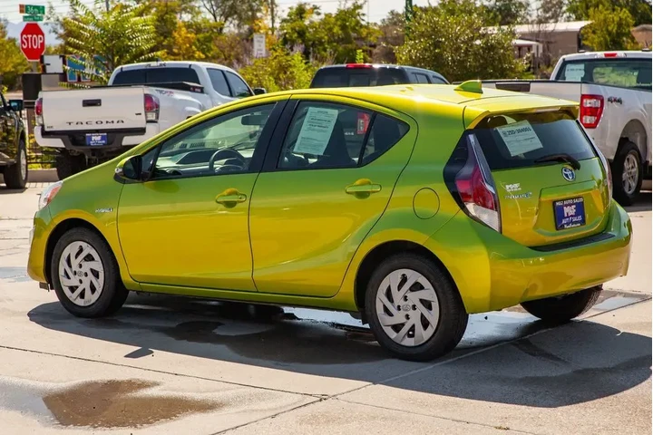 2016 Prius c One image 7
