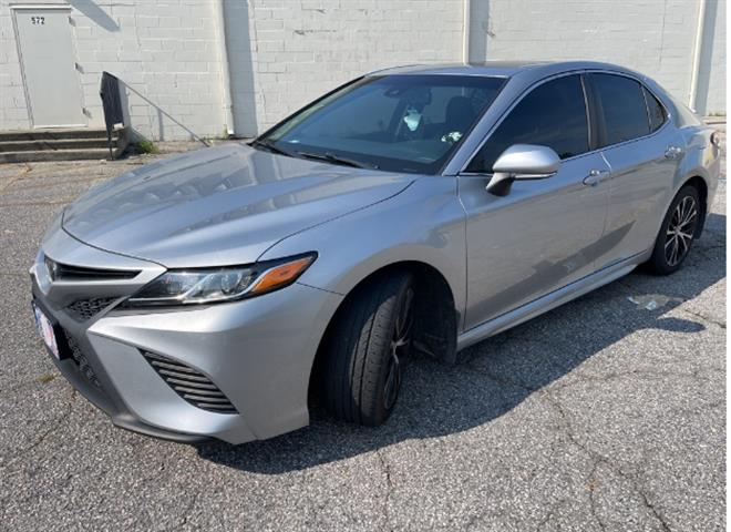 $17590 : PRE-OWNED 2018 TOYOTA CAMRY SE image 1