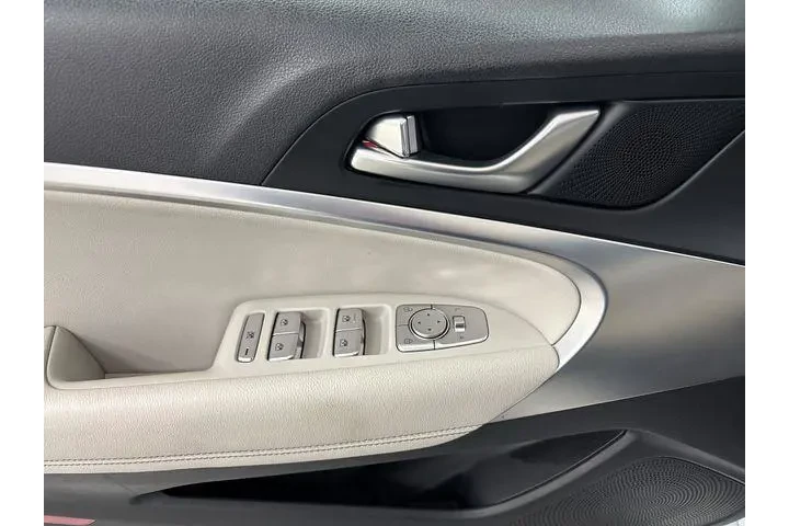 $27300 : Genesis G70 2024 2.5T Standa image 5