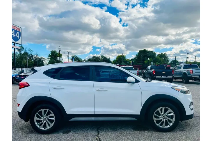 $11995 : 2017 Tucson SE image 8