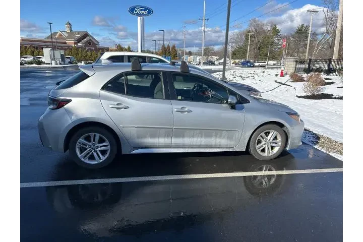 $16872 : Toyota Corolla Hatchback 201 image 8