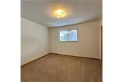$750 : Rental property with 2 bedro thumbnail