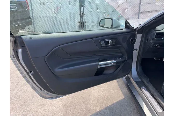 $29400 : Ford Mustang 2024 EcoBoost 2 image 8