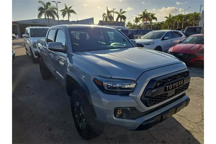 $27990 : Toyota Tacoma 2020 4x4 TRD O image 2