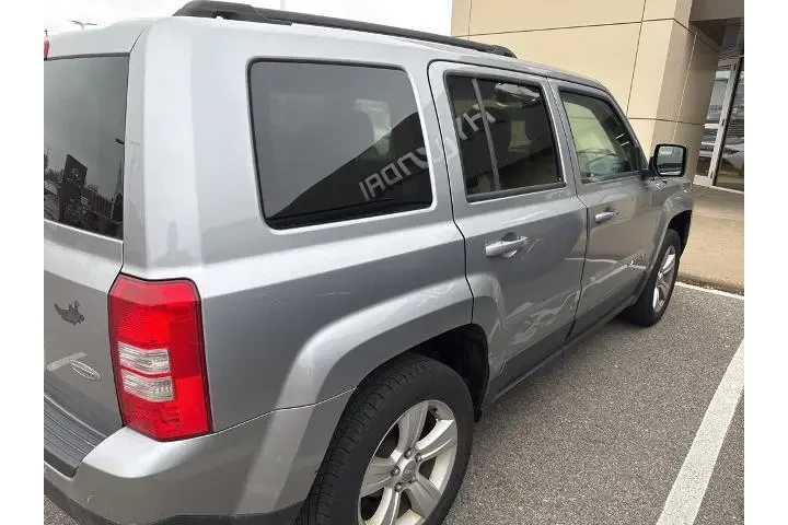 $10590 : Jeep Patriot 2016 4x4 Latitu image 3