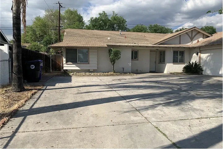 $980 : Fully Remodeled kitchen home image 1