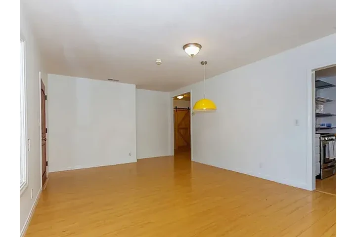 $2500 : Available 3Bed 1Bat in LA image 3