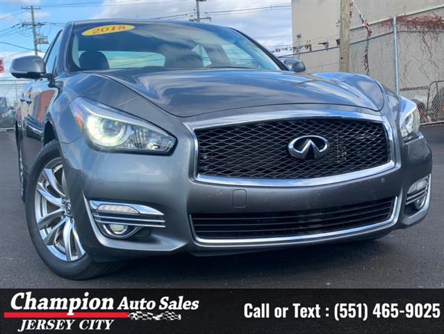 Used 2018 Q70 3.7 LUXE AWD fo image 10