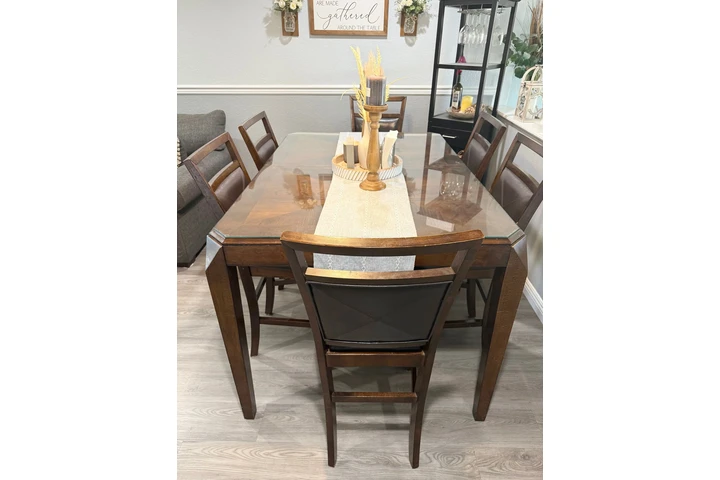 $350 : Dining Table Set for Sale! image 3