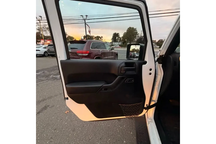 $12567 : Jeep Wrangler Unlimited 2015 image 9