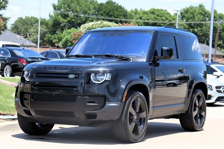 $38998 : 2023 Defender S image 5