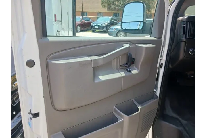 $19900 : 2020 Express 2500 image 10