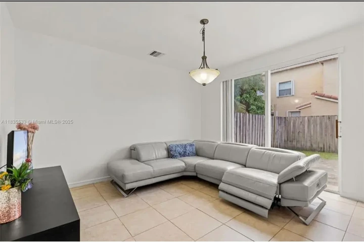 $2500 : Se renta Townhouse en Homested image 6