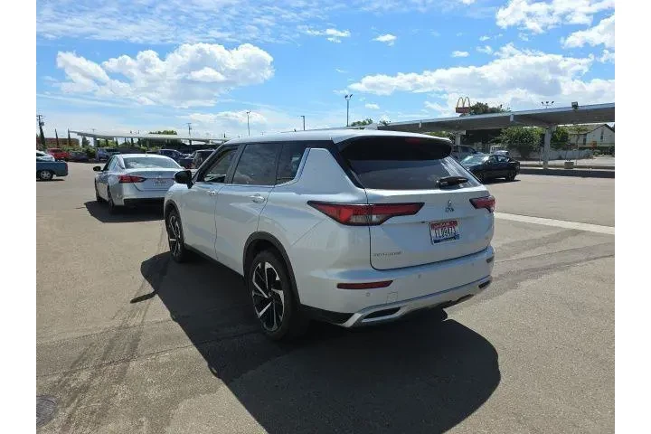 $23900 : Mitsubishi Outlander 2024 SE image 4