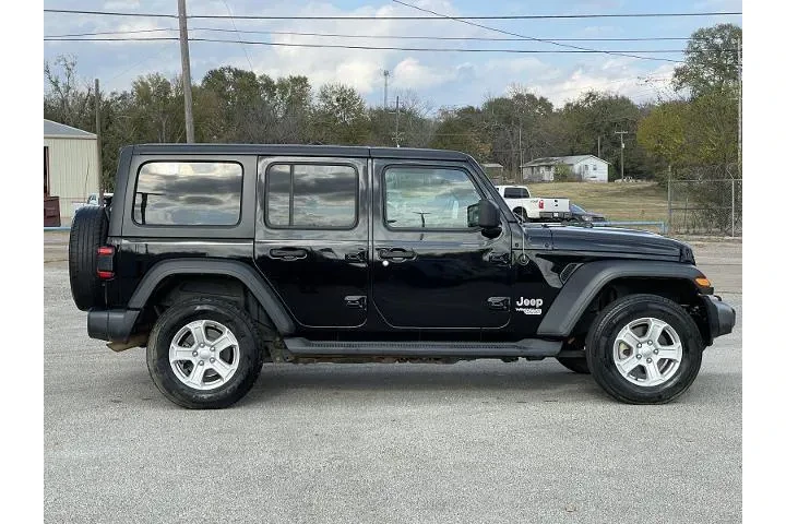 $24566 : Jeep Wrangler Unlimited 2021 image 8