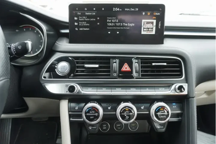 $25988 : Genesis G70 2023 2.0T 4dr Se image 8