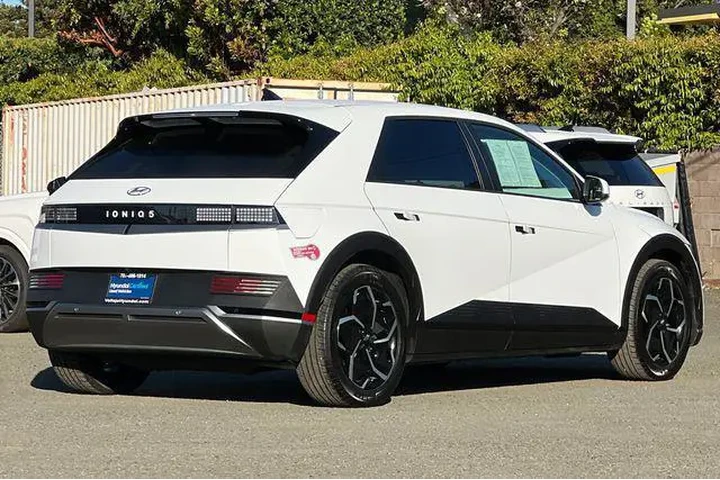$23390 : Hyundai IONIQ 5 2024 SE 4dr image 5