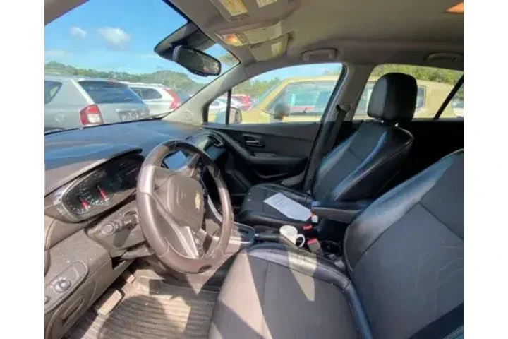 $9999 : 2017 Trax image 2