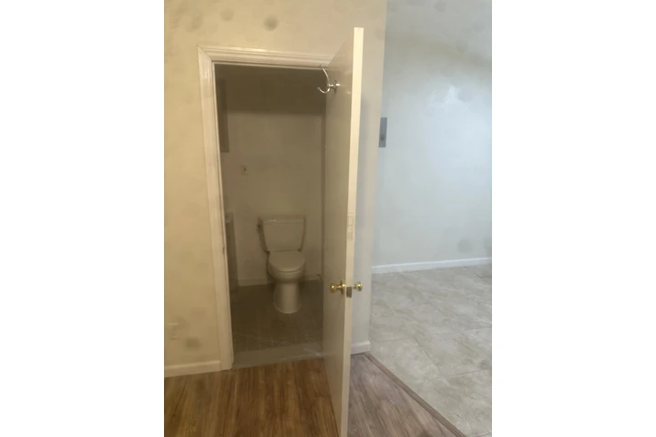 $1300 : Studio image 8