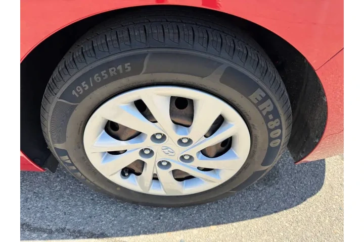 $14990 : 2019 Elantra SE image 10
