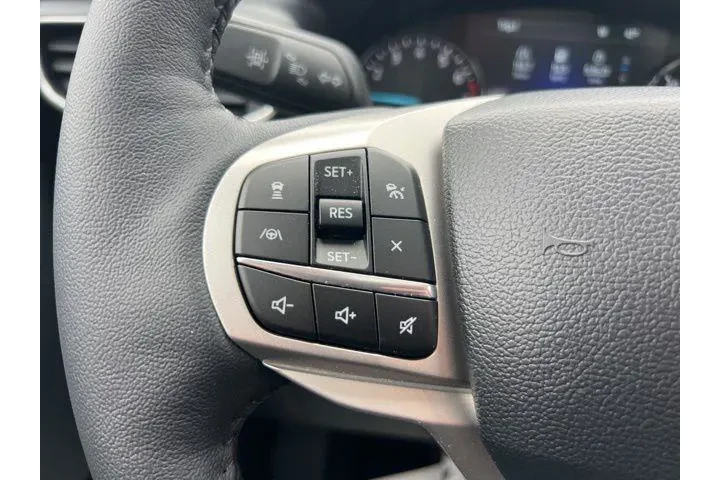 $37215 : Ford Explorer 2024 AWD XLT 4 image 9