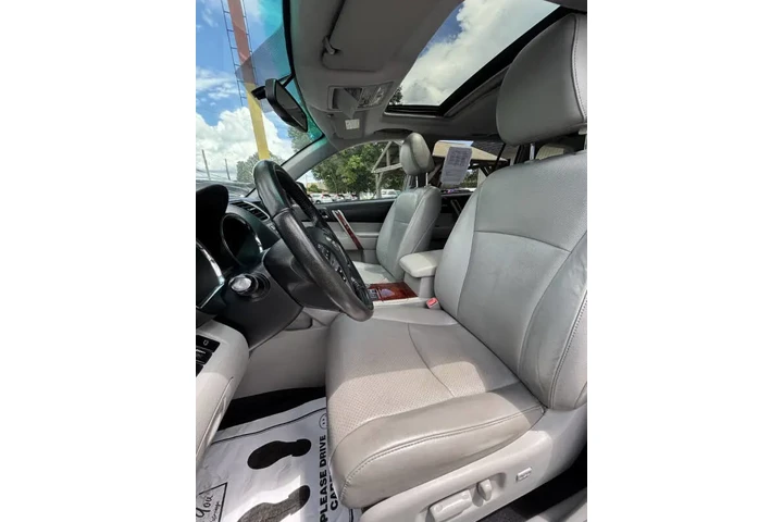 2012 Highlander Limited image 8
