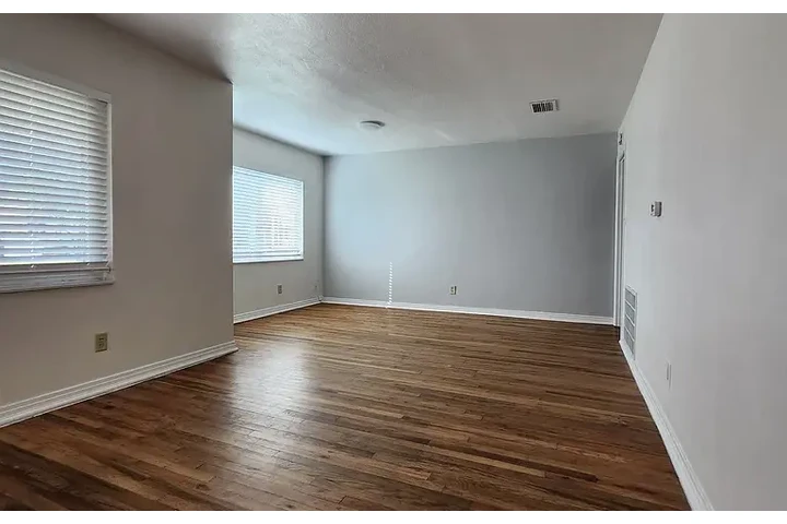 $1500 : HOUSE AVAILABLE NOW TAMPA FL image 9