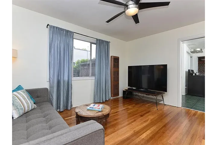 $1000 : Cute as a bug's ear!  Comforta image 3