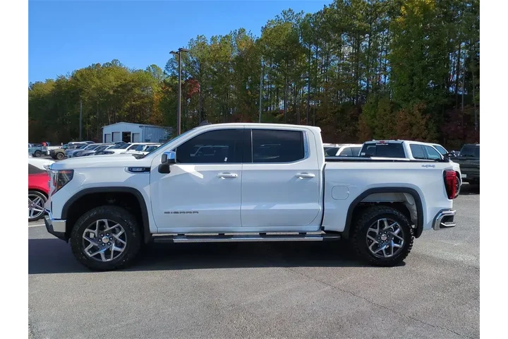 $37856 : GMC Sierra 1500 2023 4x4 SLE image 7