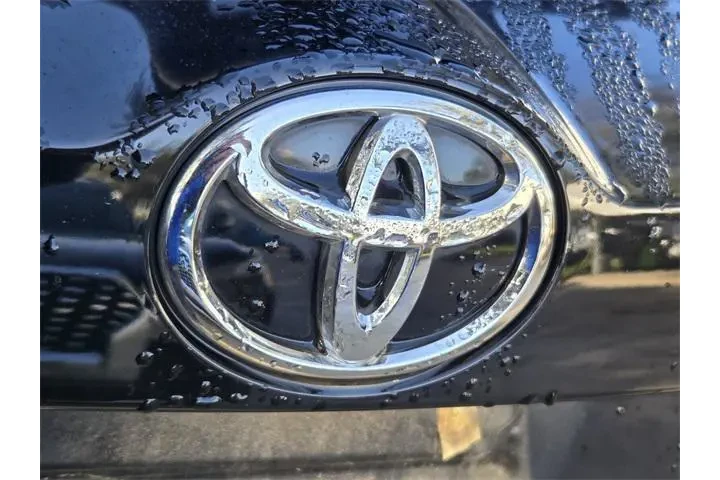 $13499 : Toyota RAV4 2015 Limited 4dr image 9