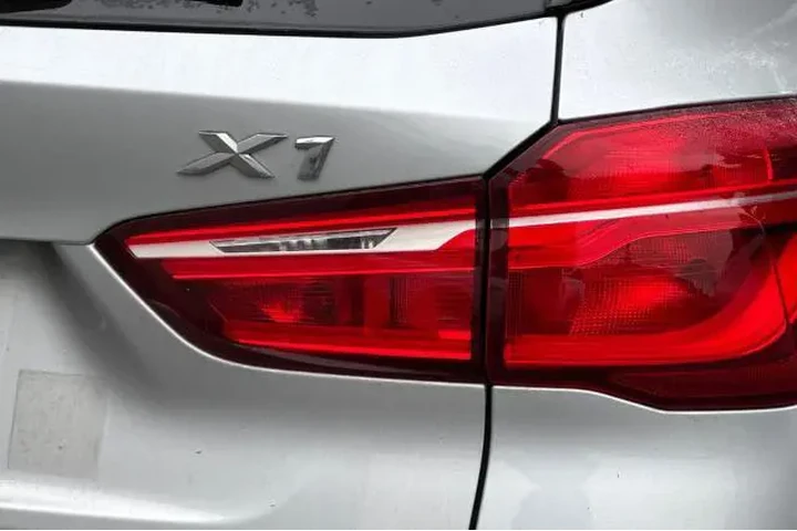 $12947 : BMW X1 2017 sDrive28i 4dr SU image 8