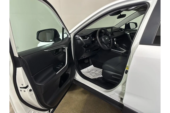 $30000 : Gold Certified 2022 RAV4 LE image 2