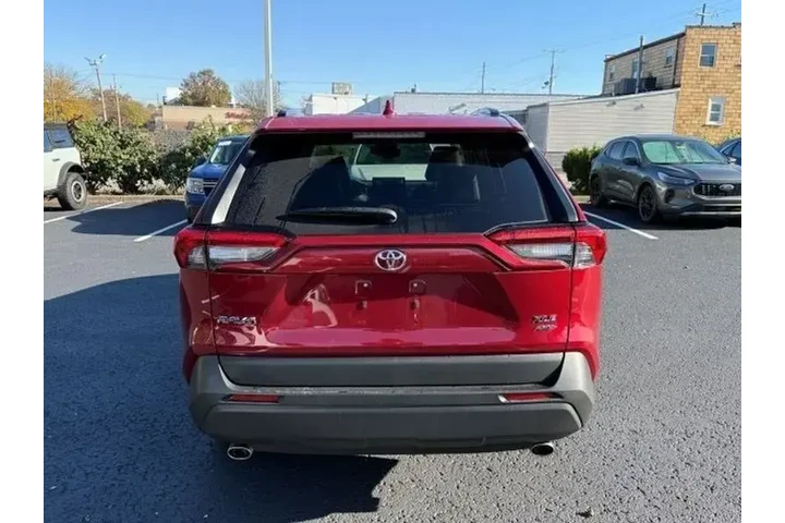 $33000 : Toyota RAV4 2022 AWD XLE Pre image 6