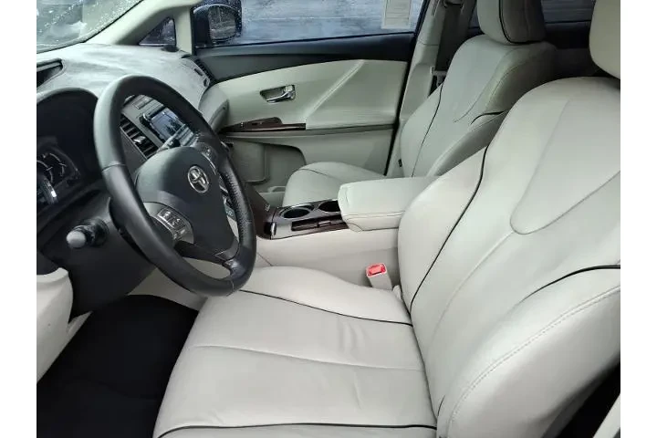 $9359 : Toyota Venza 2011 FWD V6 4dr image 3