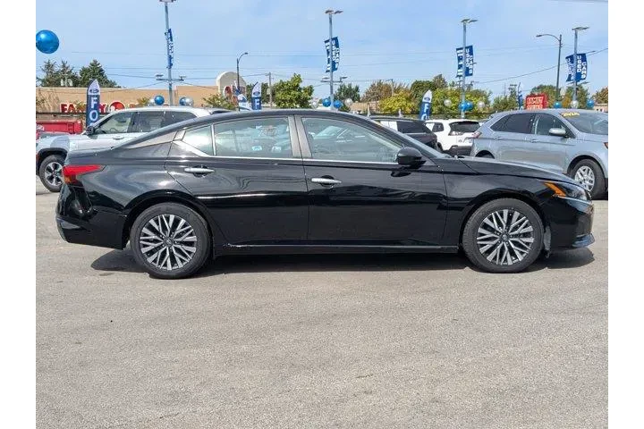 $19800 : Nissan Altima 2024 2.5 SV 4d image 3