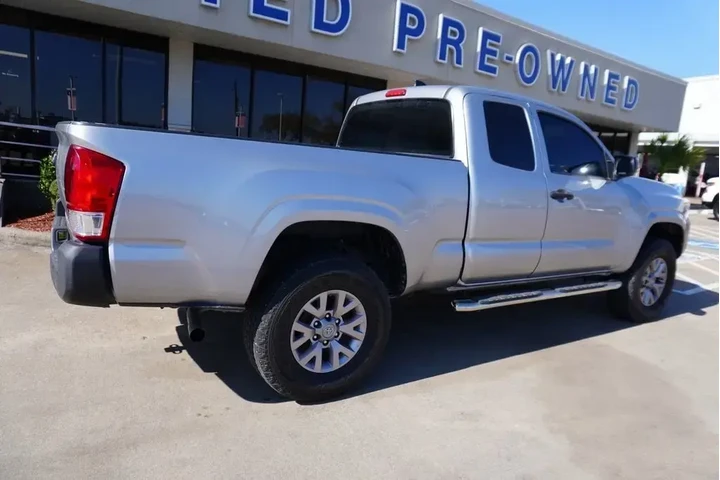 $19488 : Toyota Tacoma 2016 4x2 SR5 4 image 6