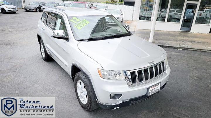 2012 Grand Cherokee Laredo 4WD image 1