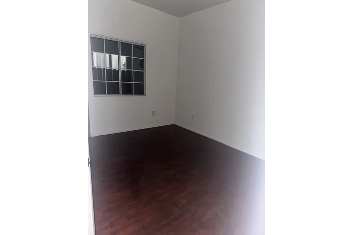 $3300 : Duplex 3 bedroom & 2 bathroom image 5