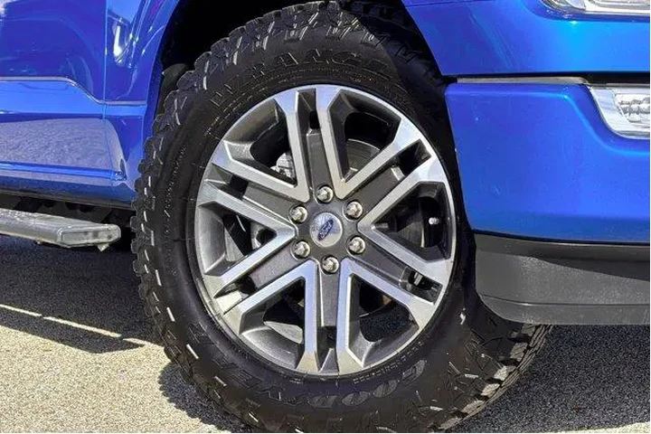 $33977 : Ford F-150 2021 4x4 XL 4dr S image 2