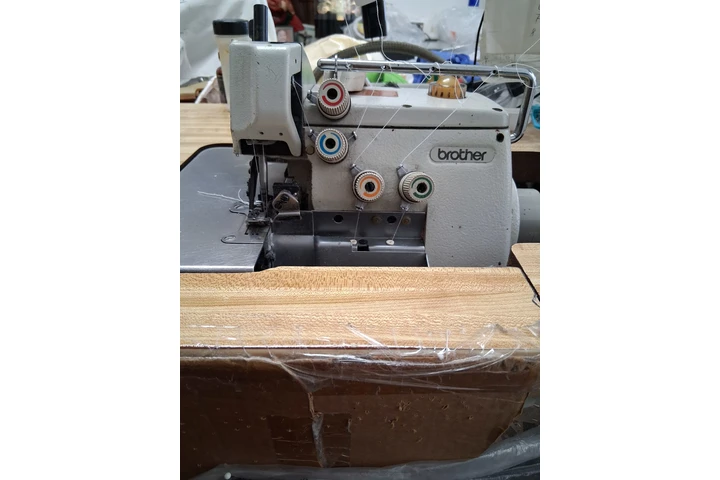 $450 : Overlook de 4 hilos y una aguj image 2